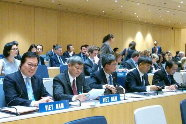 Ông Dương Chí Dũng (ngoài cùng bên trái), Thứ trưởng Phạm Công Tạc (thứ hai từ trái qua) tại phiên khai mạc cuộc họp lần thứ 57 Đại hội đồng WIPO. Ảnh: MH