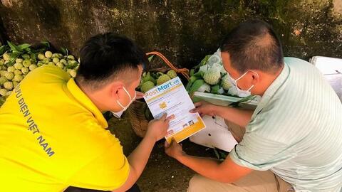 Doanh nghiệp bưu chính tăng tốc đưa nông dân lên sàn TMĐT
